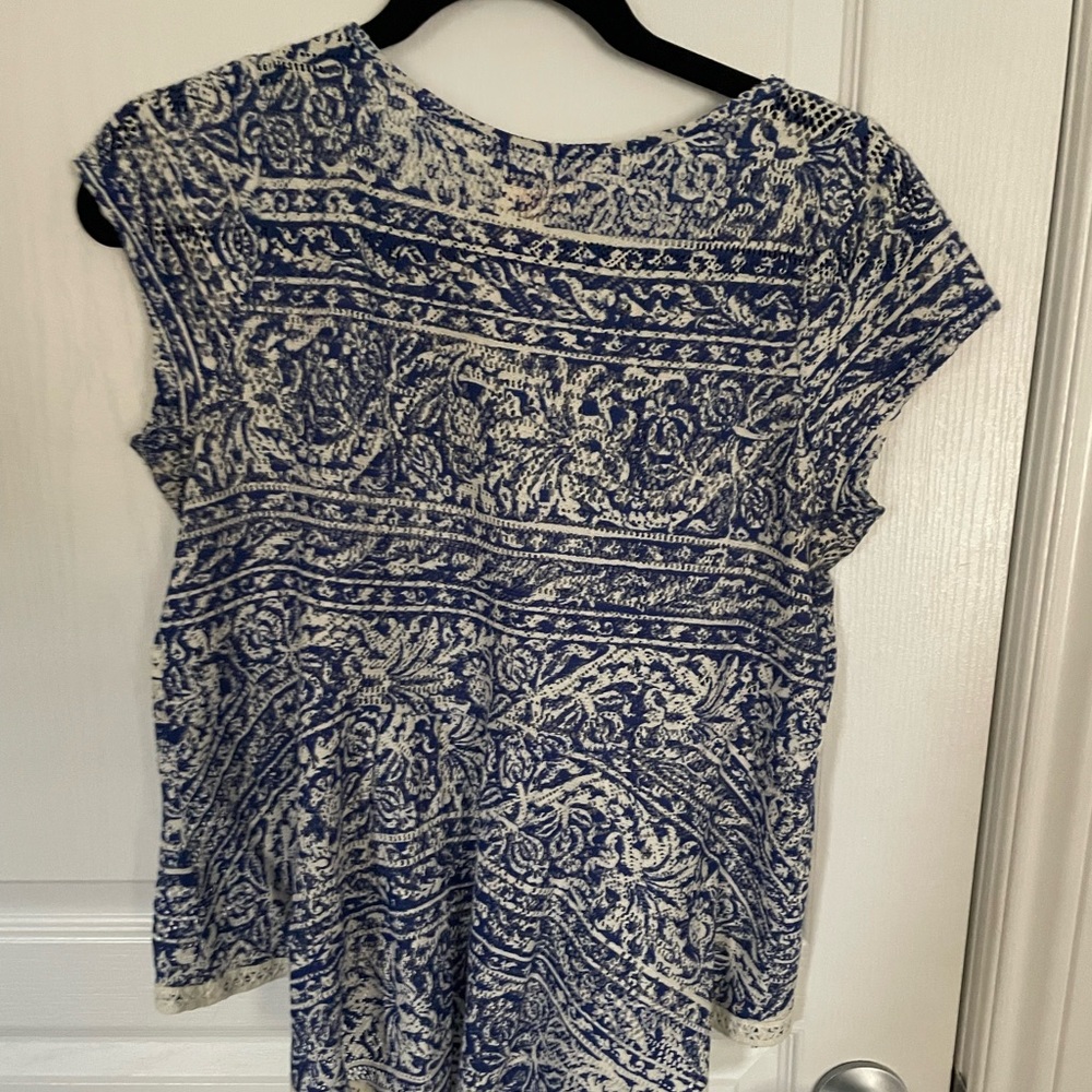 Beautiful tshirt - Picture 2 of 2